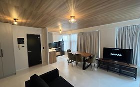 Modern Downtown Apartment + Free Parking